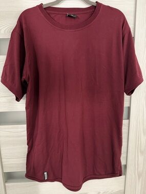 Men's Short Sleeve Crew Neck Tee in Wine